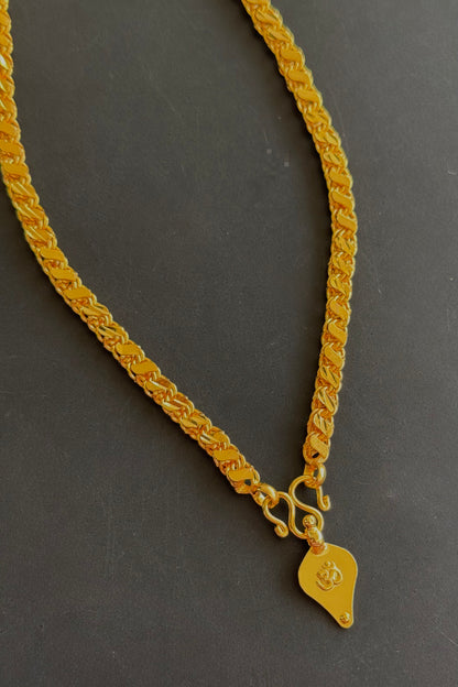 Gold tone 24 inches chain with om elakka thali pendant dj-49926