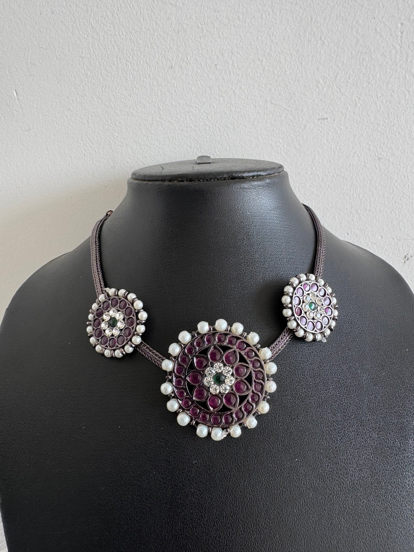 Black finish precious kemp-green pearl round necklace dj-52280