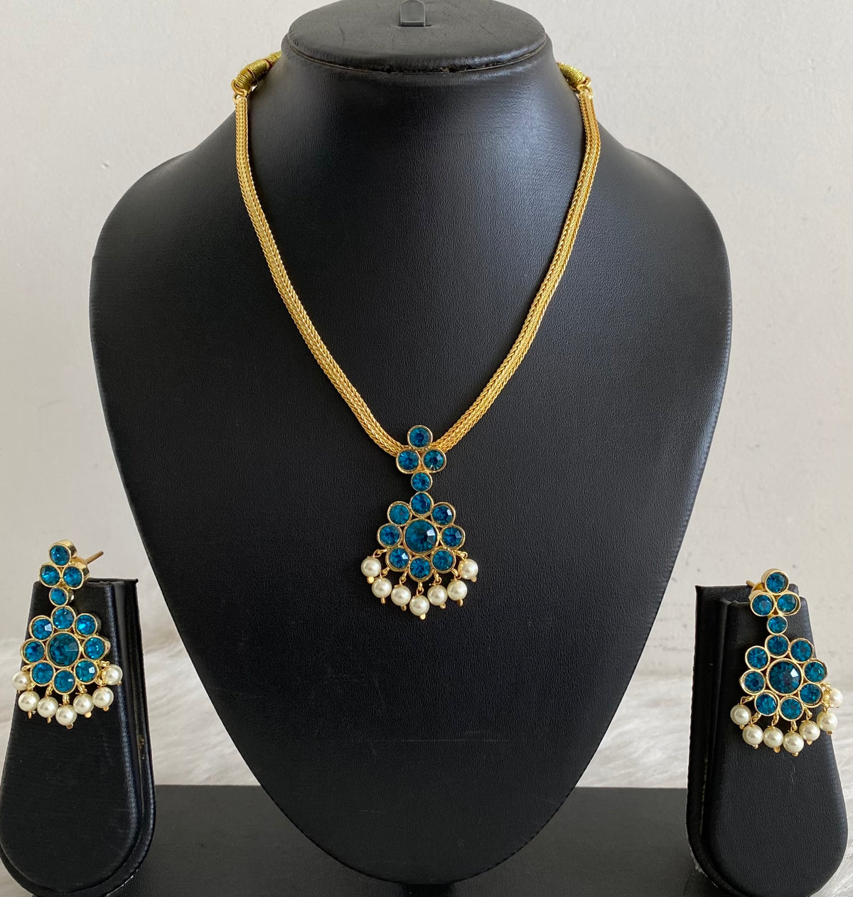 Gold tone AD cerulean blue stone pearl attigai flower necklace set dj-55140