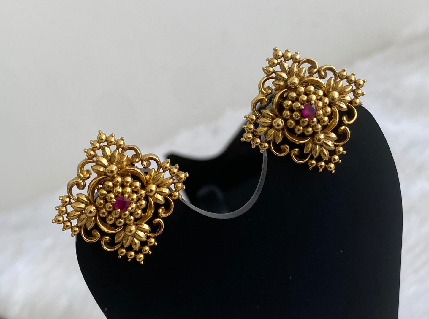 Antique tone pink stone flower stud/earrings dj-53563