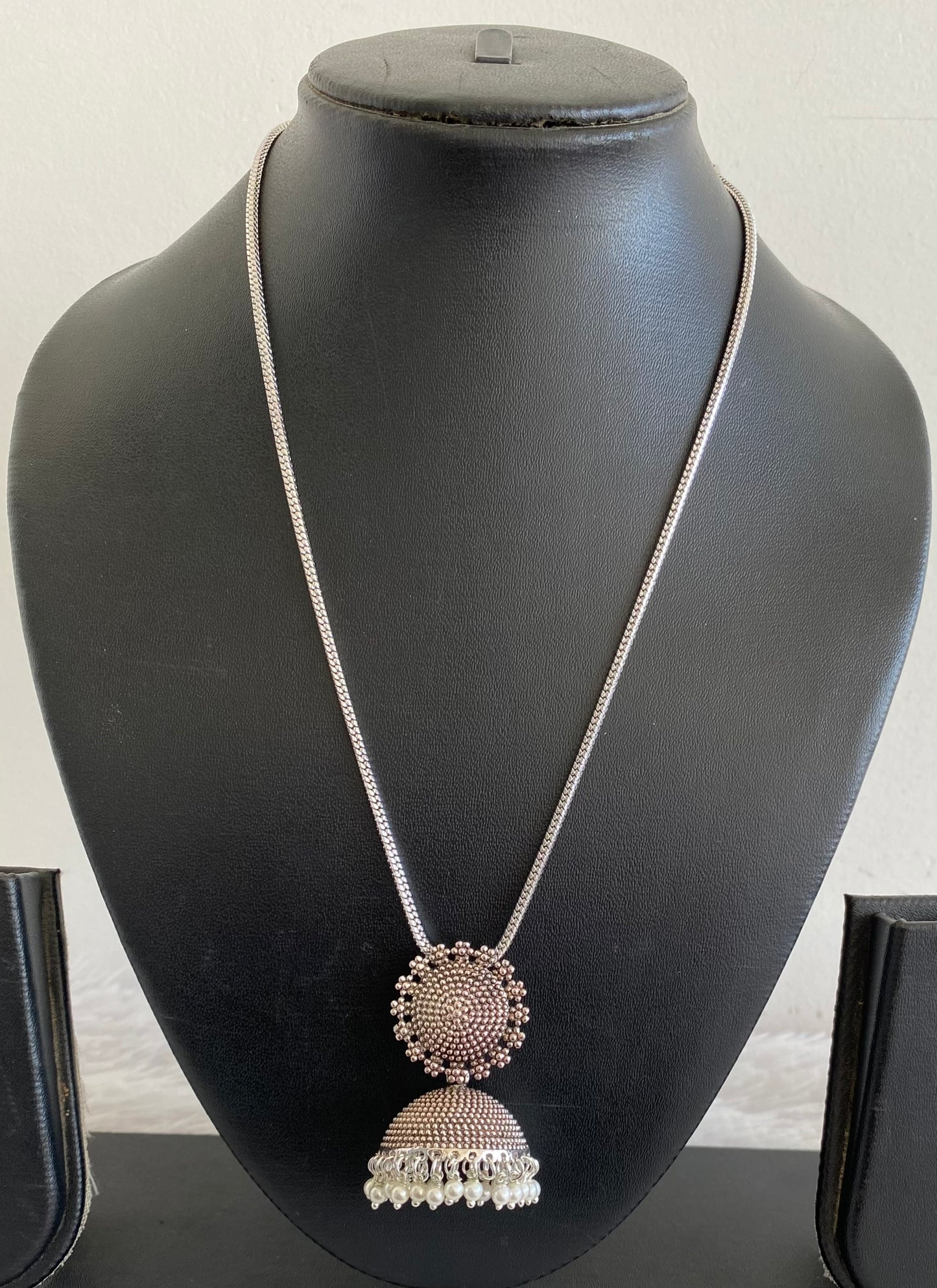 Silver tone pearl jhumkka pendant with chain dj-52944