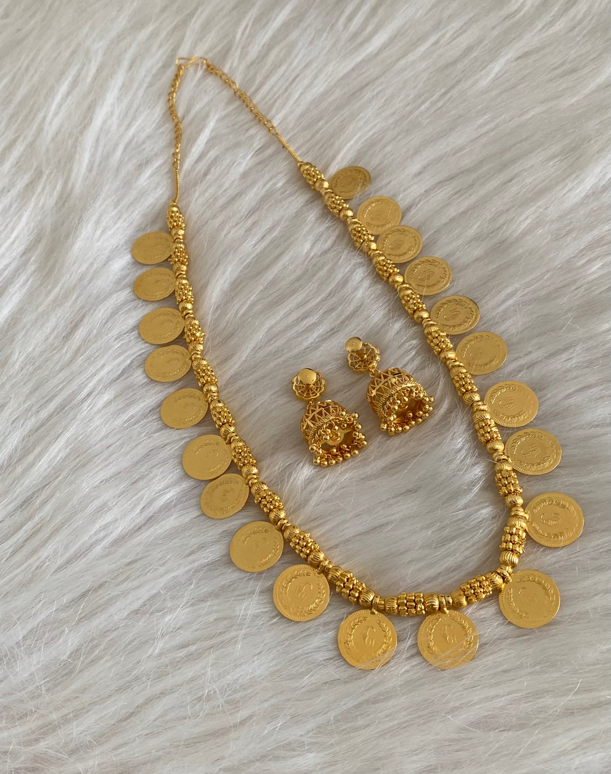 Gold tone pink stone lakshmi coin short haar set dj-55027