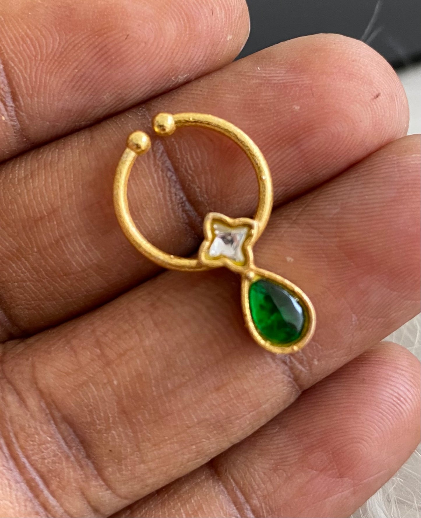 Gold tone kundan jadau green-white stone nose pin/bulakku dj-53763