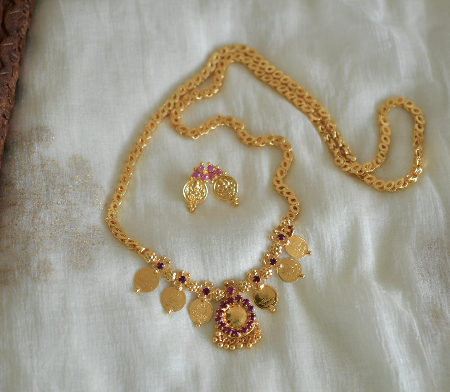 Gold tone 24 inches chain with pink lakshmi coin pendant set dj-52633
