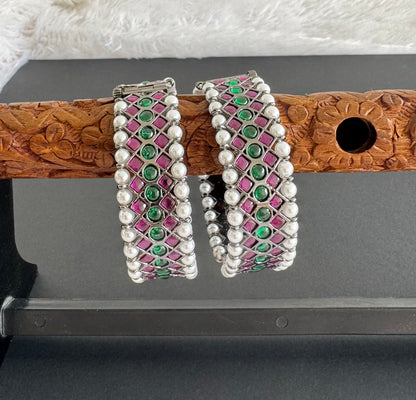 Black finish precious kemp-green pearl screw bangles(2.4) dj-51442