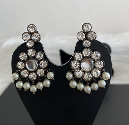 Black finish precious white stone pearl flower earrings dj-54088