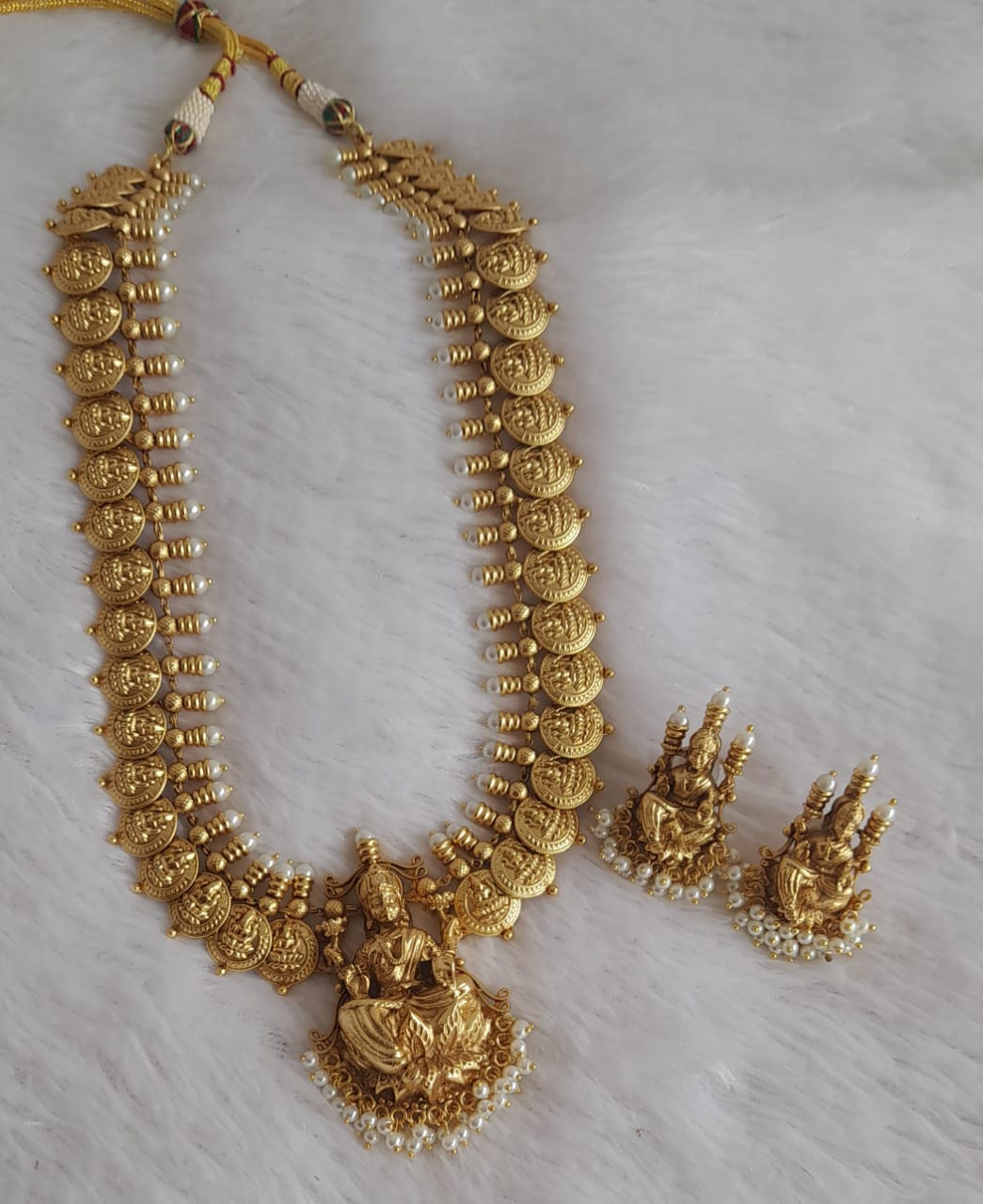 Matte finish Lakshmi coin pearl short haar set dj-34593