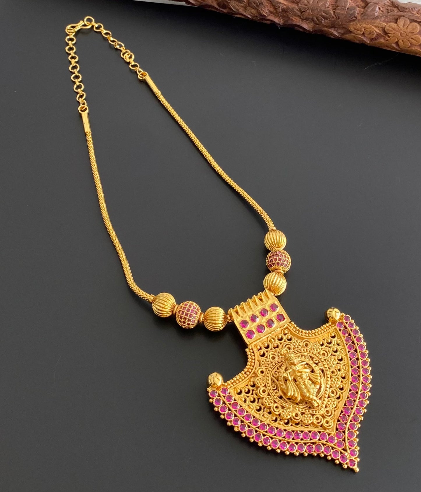 Gold tone ruby stone krishna kerala style kodi necklace dj-54144