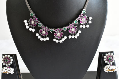 Black finish precious kemp-green-white pearl necklace set dj-53351