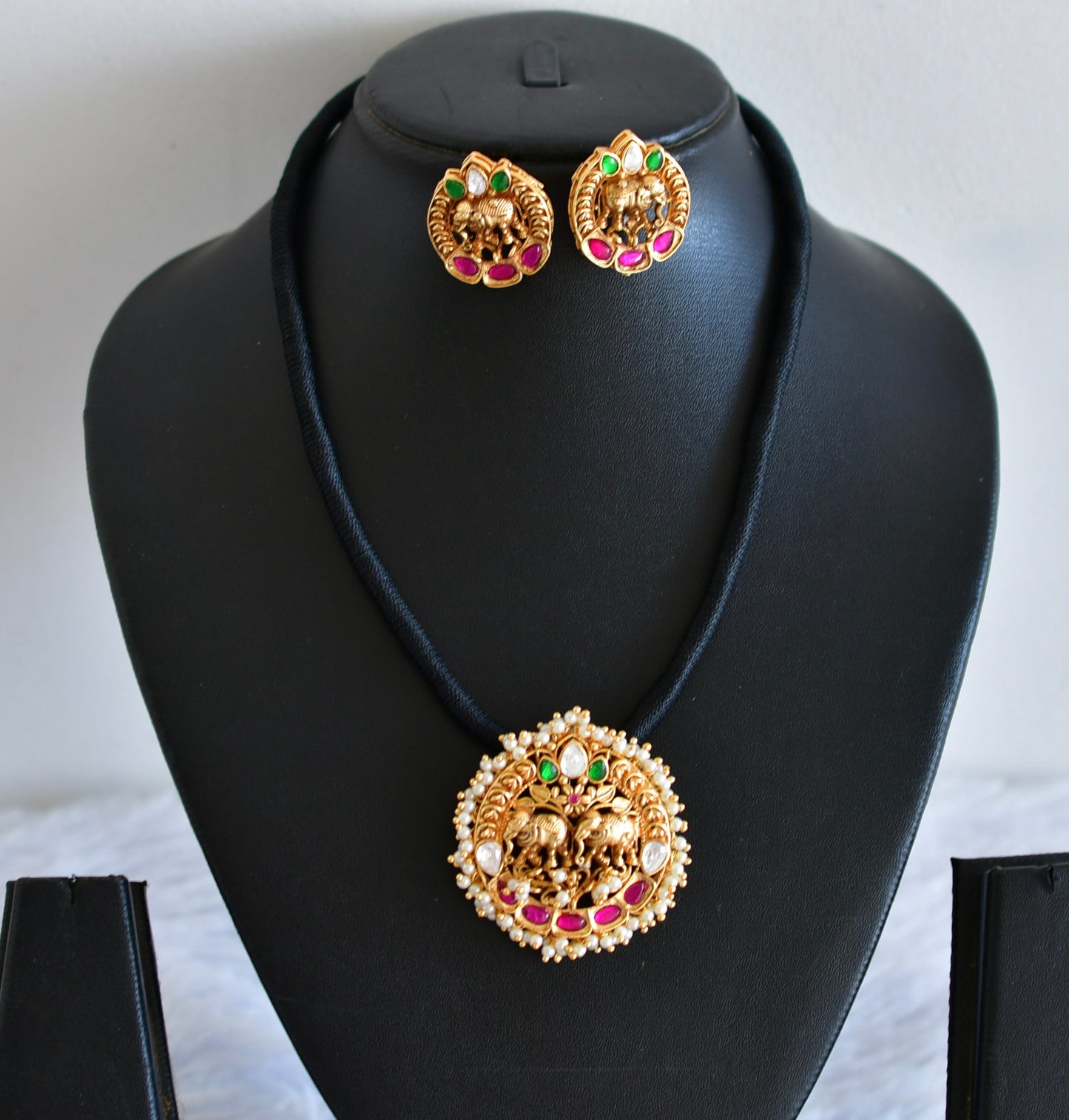 Matte finish pink-green kundan jadau black thread necklace set dj-52407