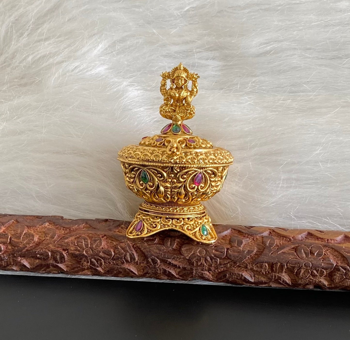 Antique gold tone kemp-green lakshmi kumkum box dj-54452