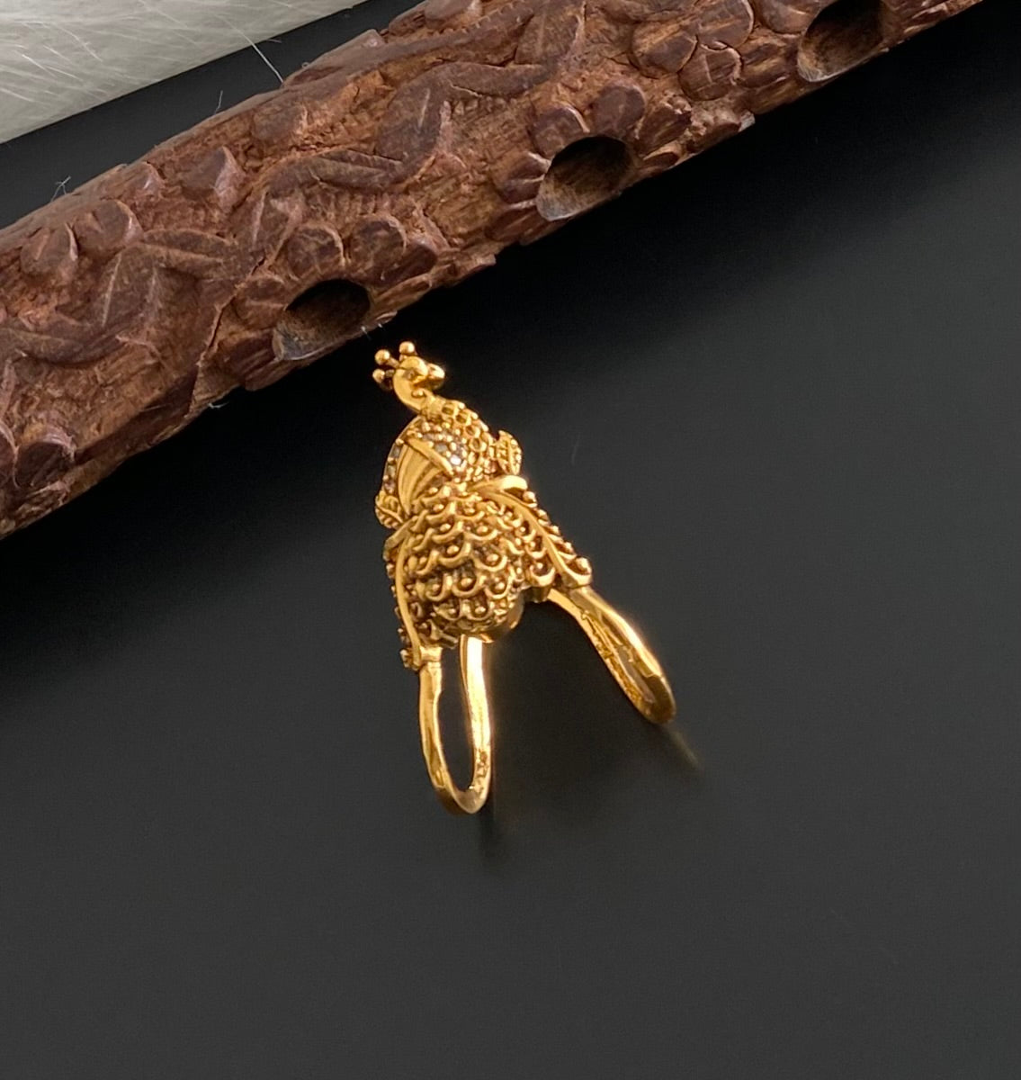 Matte finish white stone peacock vanki style finger ring dj-54329