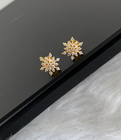 Gold tone cz white stone small stud/earrings dj-54635