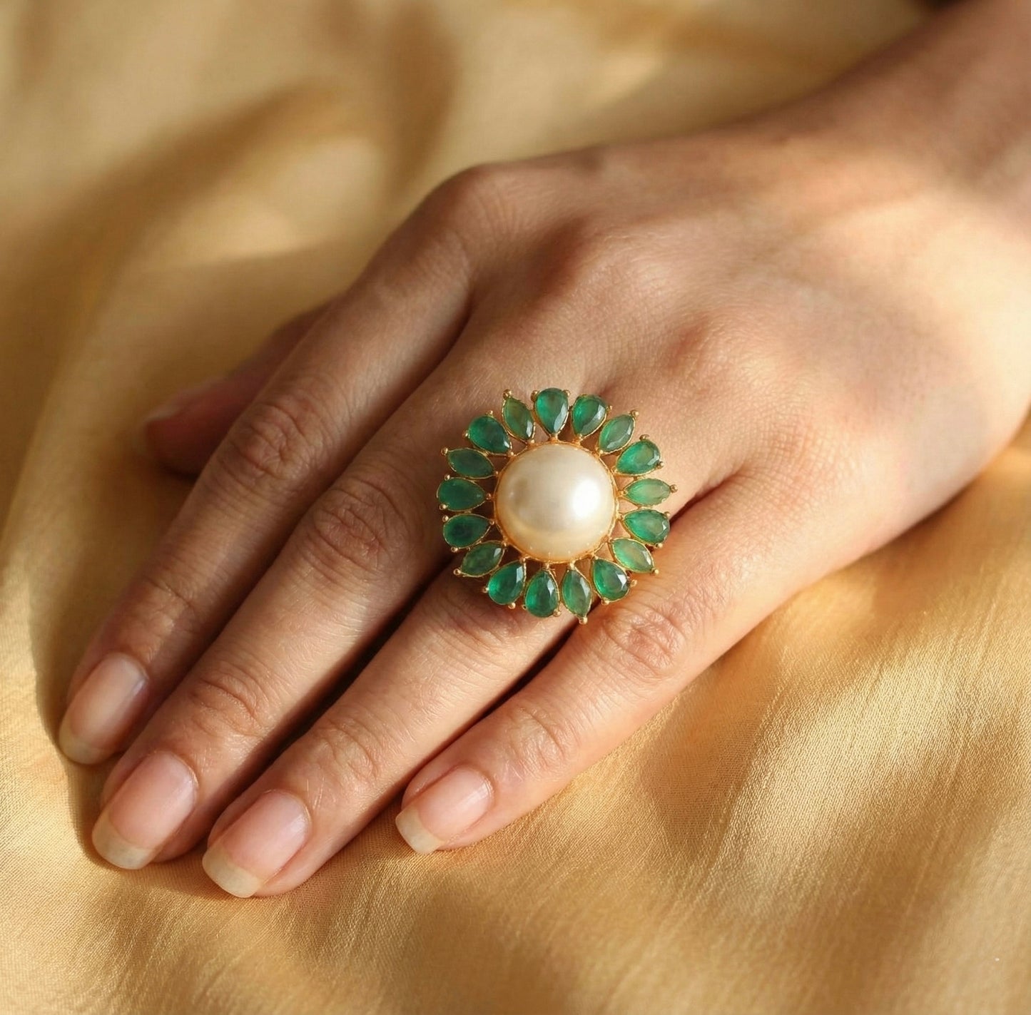 Gold tone Pearl-emerald adjustable Finger Ring-dj17049