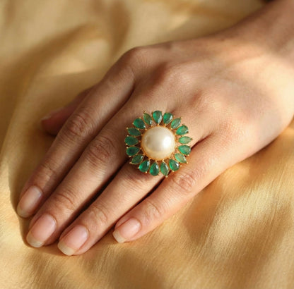 Gold tone Pearl-emerald adjustable Finger Ring-dj17049
