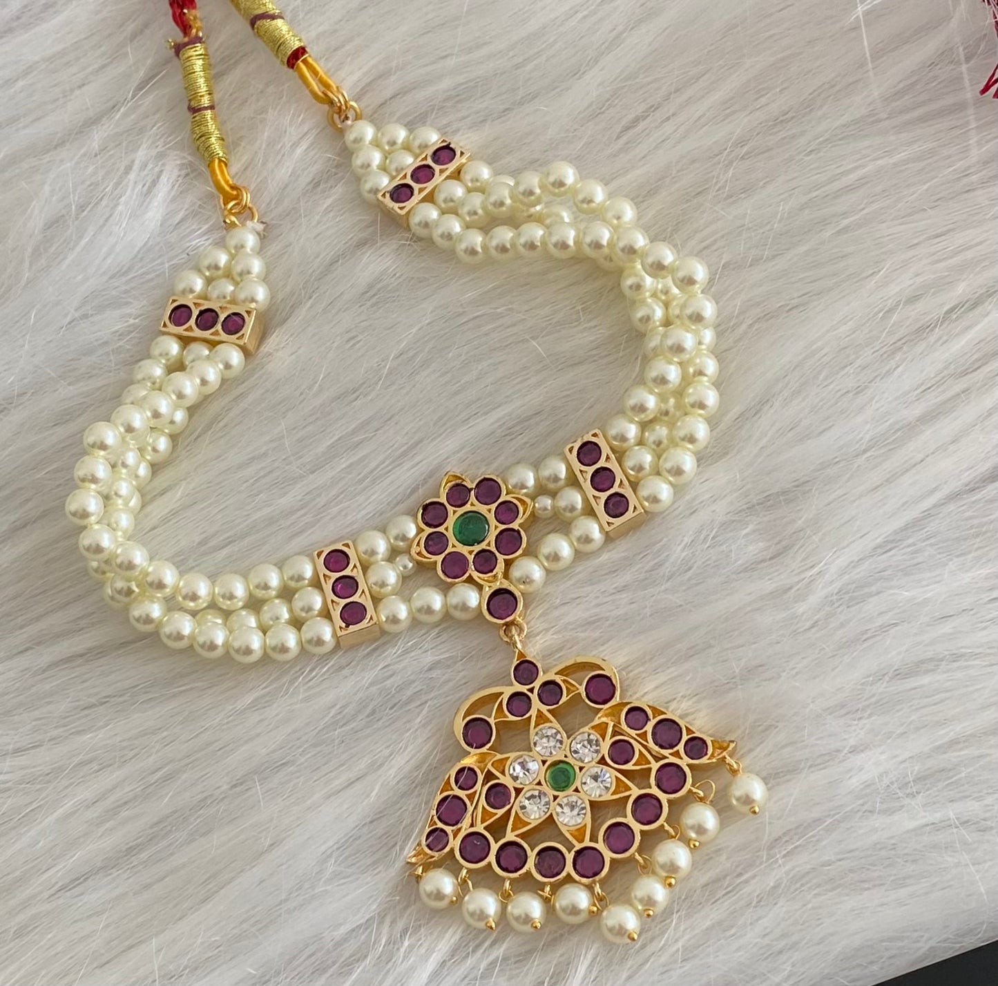 Gold tone precious kemp-green-white pearl reversible flower choker necklace dj-53934