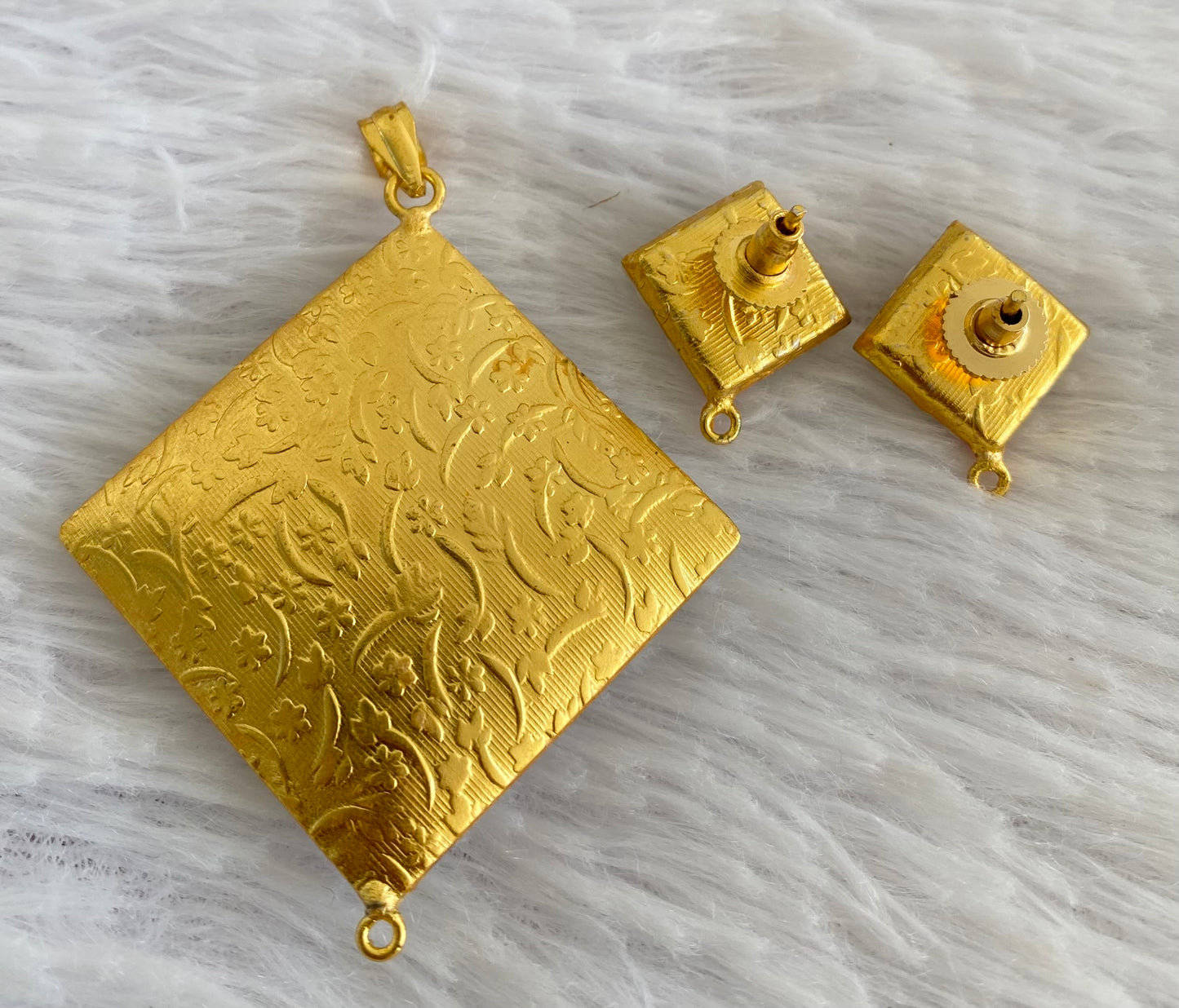 Gold tone pacchi pendant set dj-52956