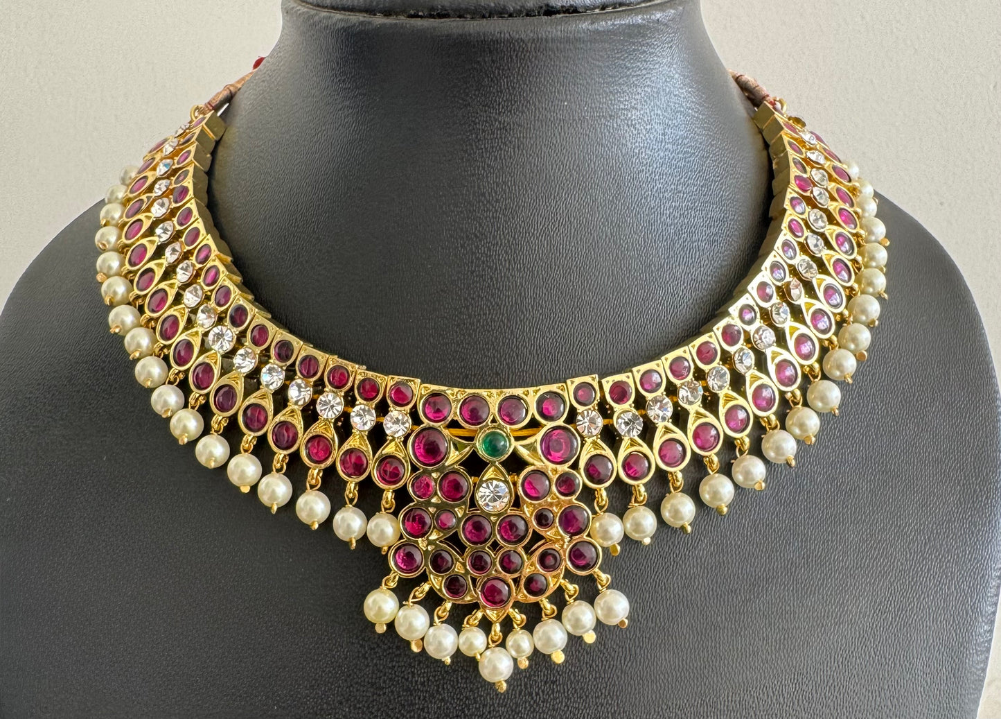 Gold tone precious kemp-green-white pearl bead choker necklace dj-51185