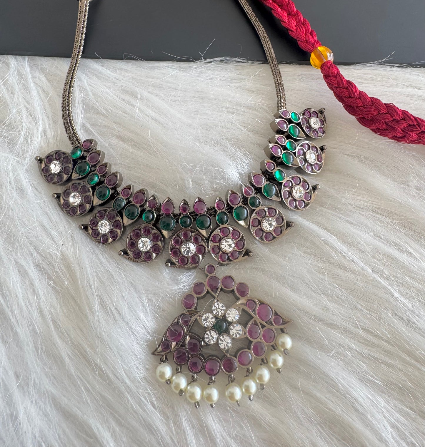 Black finish precious kemp-green pearl mango necklace Dj-51253