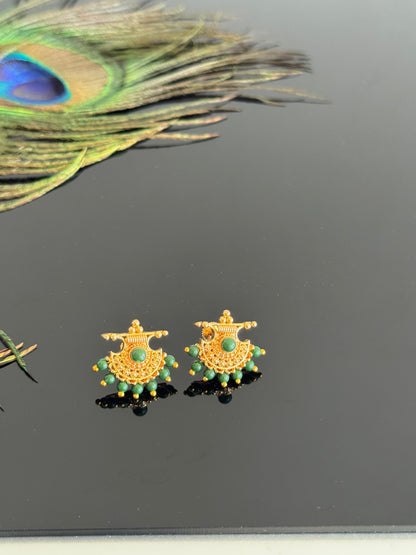 Gold tone green beaded stud/earrings dj-51602