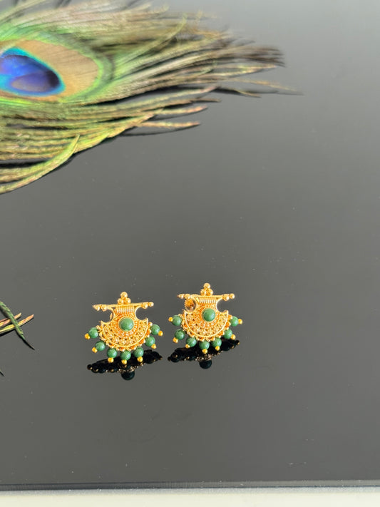 Gold tone green beaded stud/earrings dj-51602