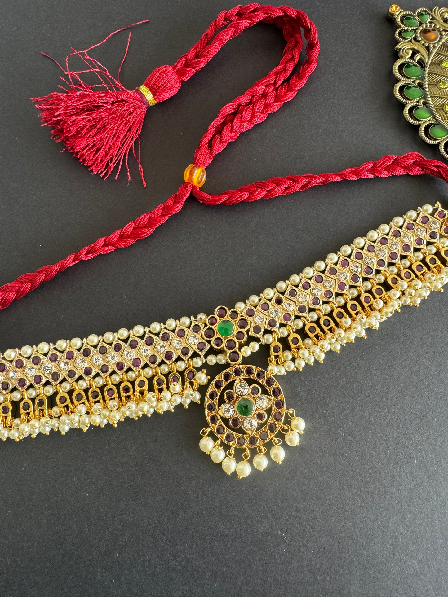 Gold tone precious kemp-green pearl attigai/necklace dj-52003