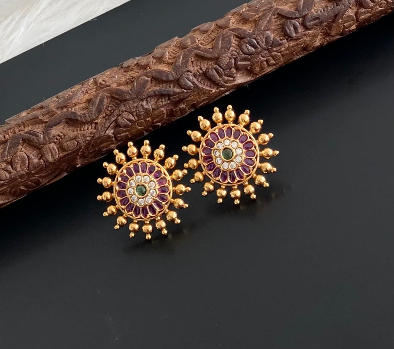 Antique gold tone kemp-green-white round stud/earrings dj-54580