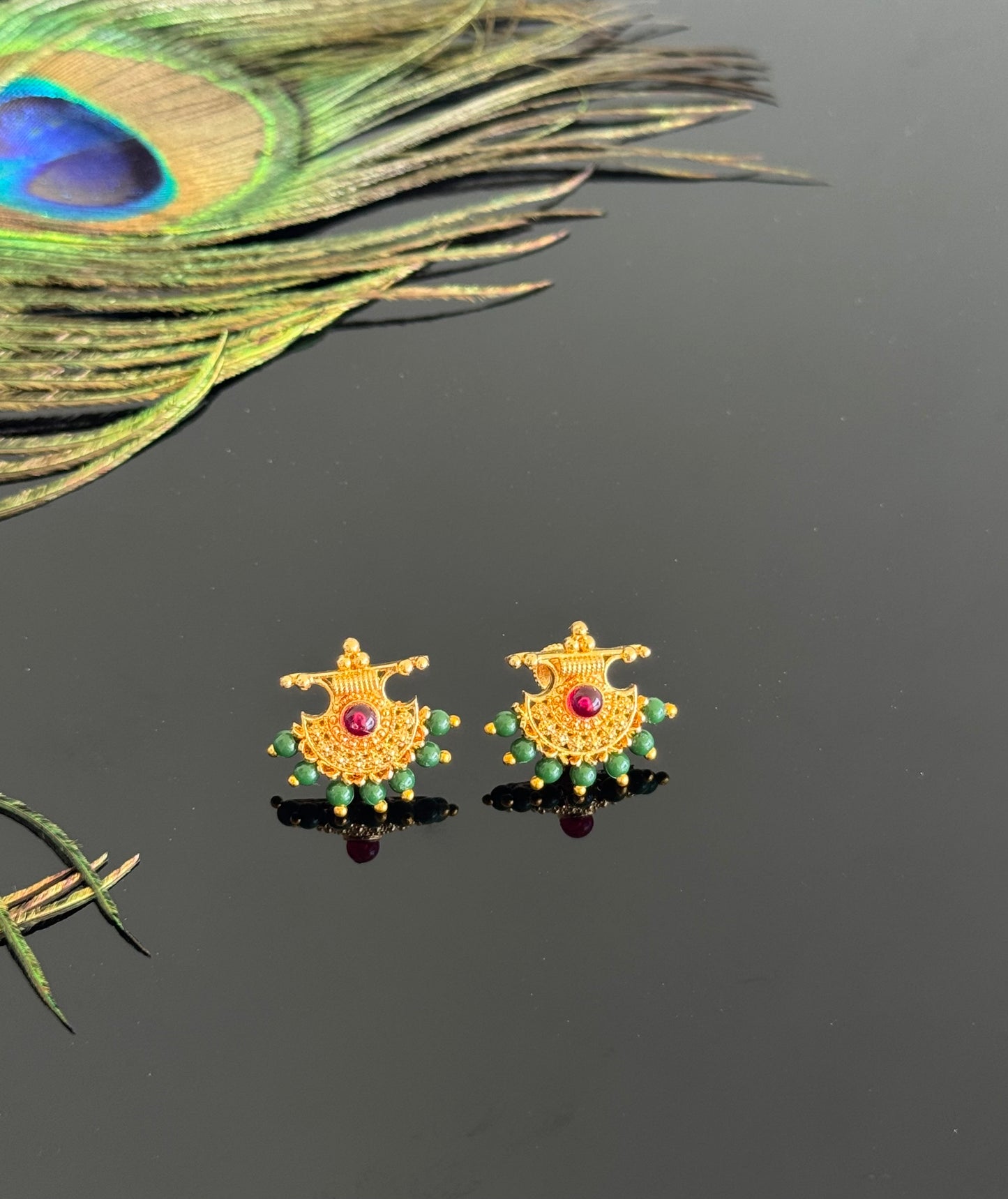 Gold tone green-pink beaded stud/earrings dj-51603