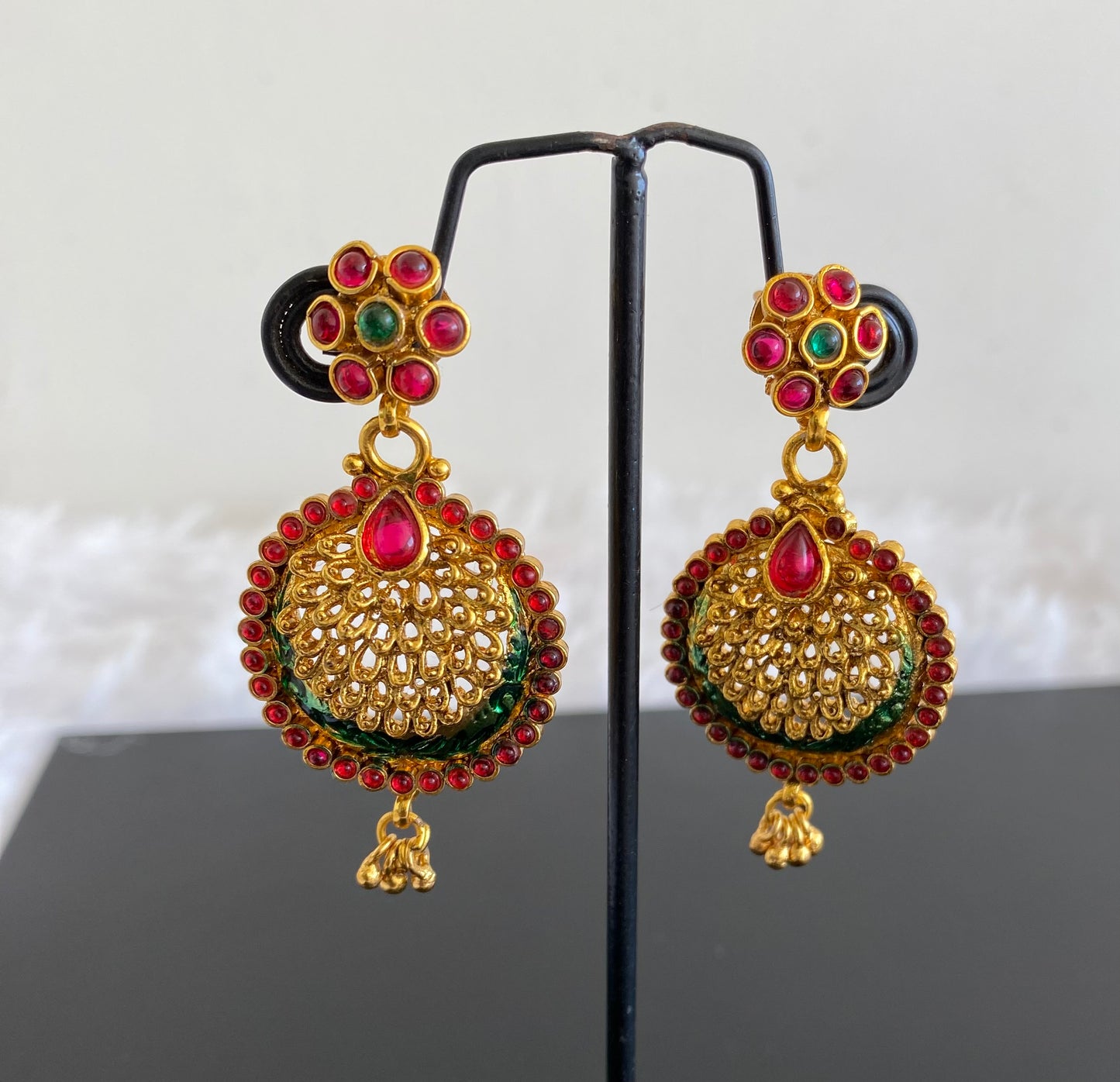 Antique gold tone kemp-green stone earrings dj-52994