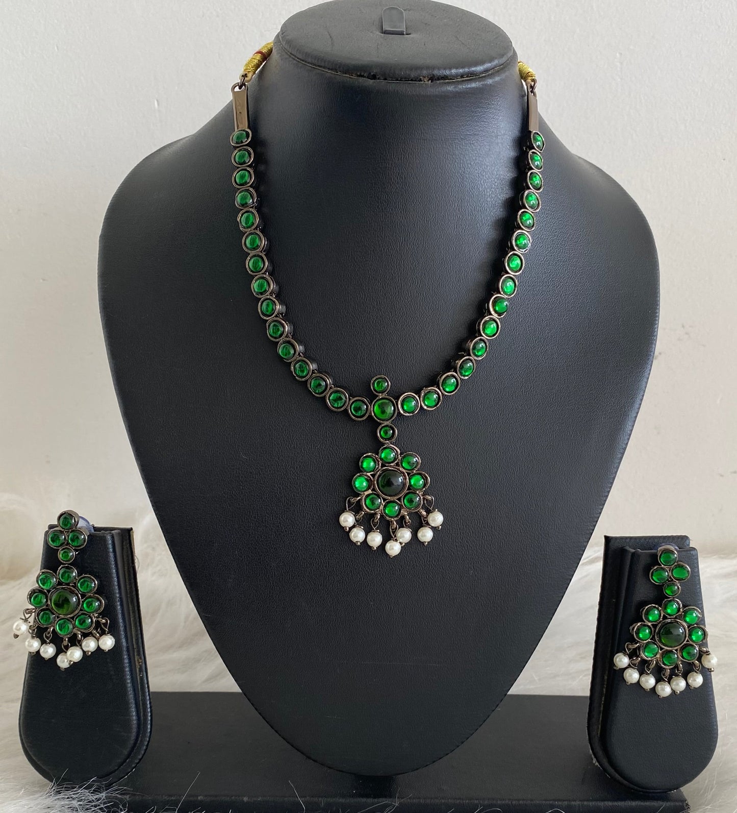 Black finish green stone pearl necklace set dj-54620