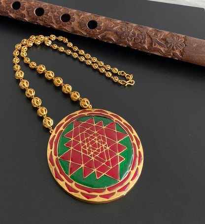 Gold tone pink-green kundan jadau shri chakram round necklace dj-53995