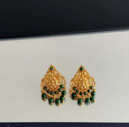 Gold tone green beaded stud/earrings dj-51611