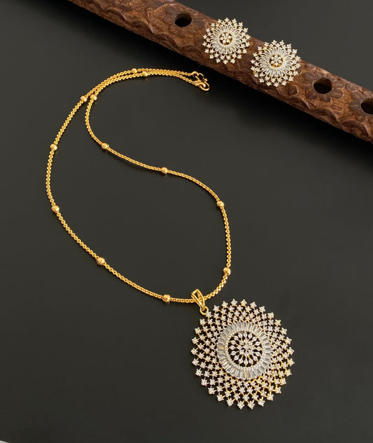 Gold tone 18 inches chain with two tone round pendant set dj-54032