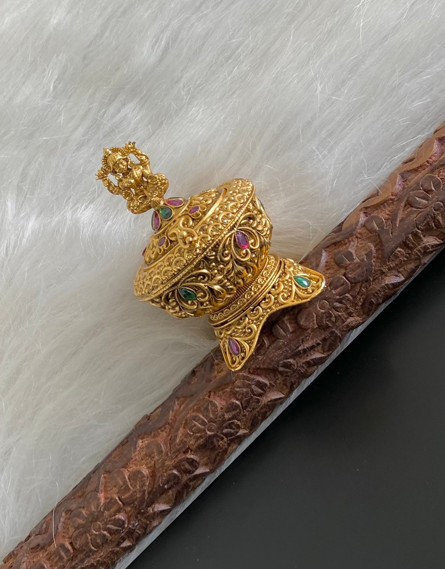 Antique gold tone kemp-green lakshmi kumkum box dj-54452