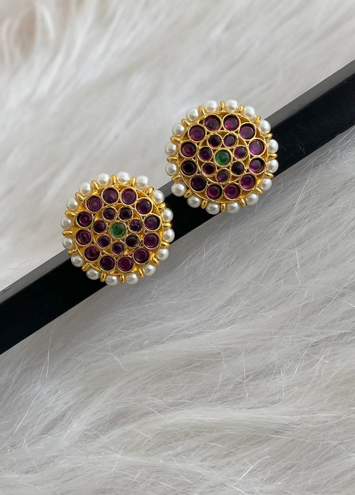 Gold tone precious kemp-green stone pearl round stud/earrings dj-54700