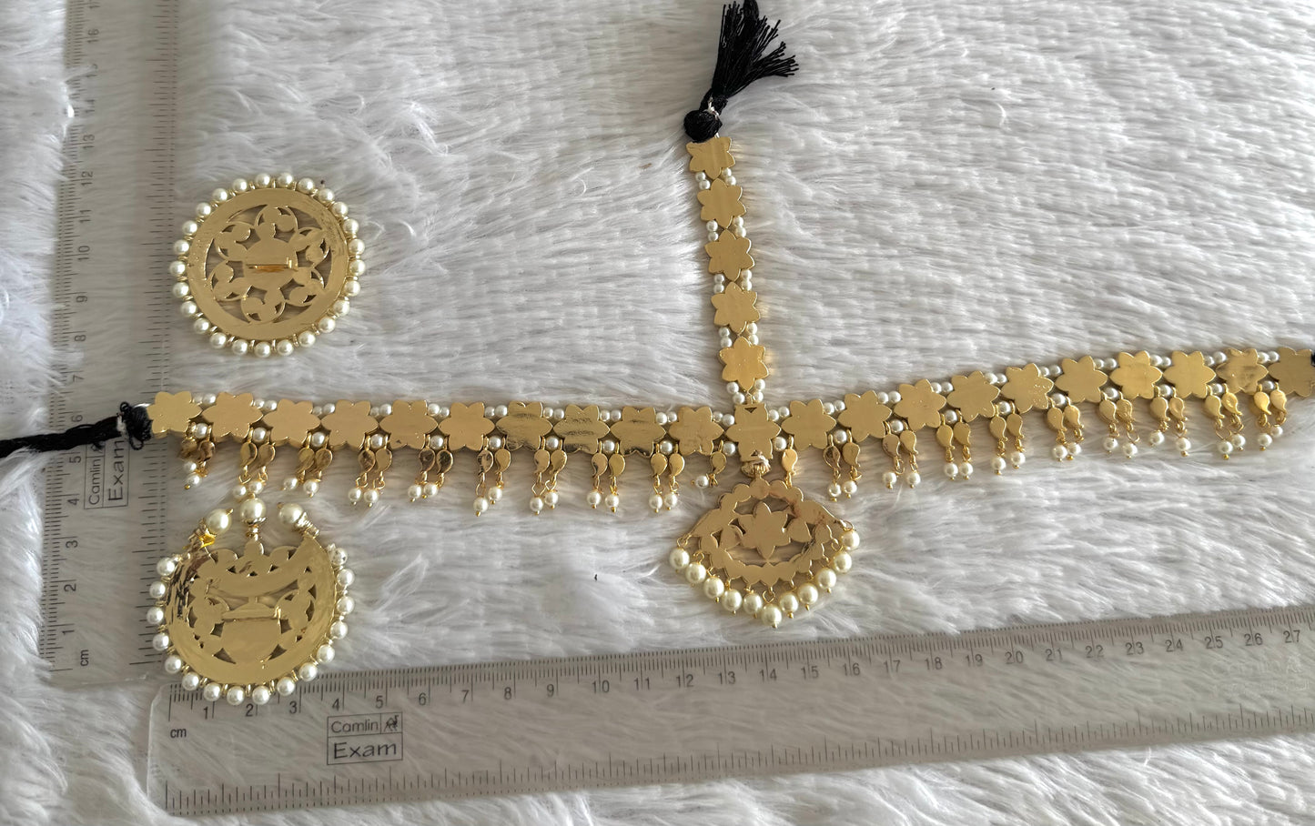 Gold tone precious kemp-green-white pearl cluster with sun and moon head set/tikka dj-52014