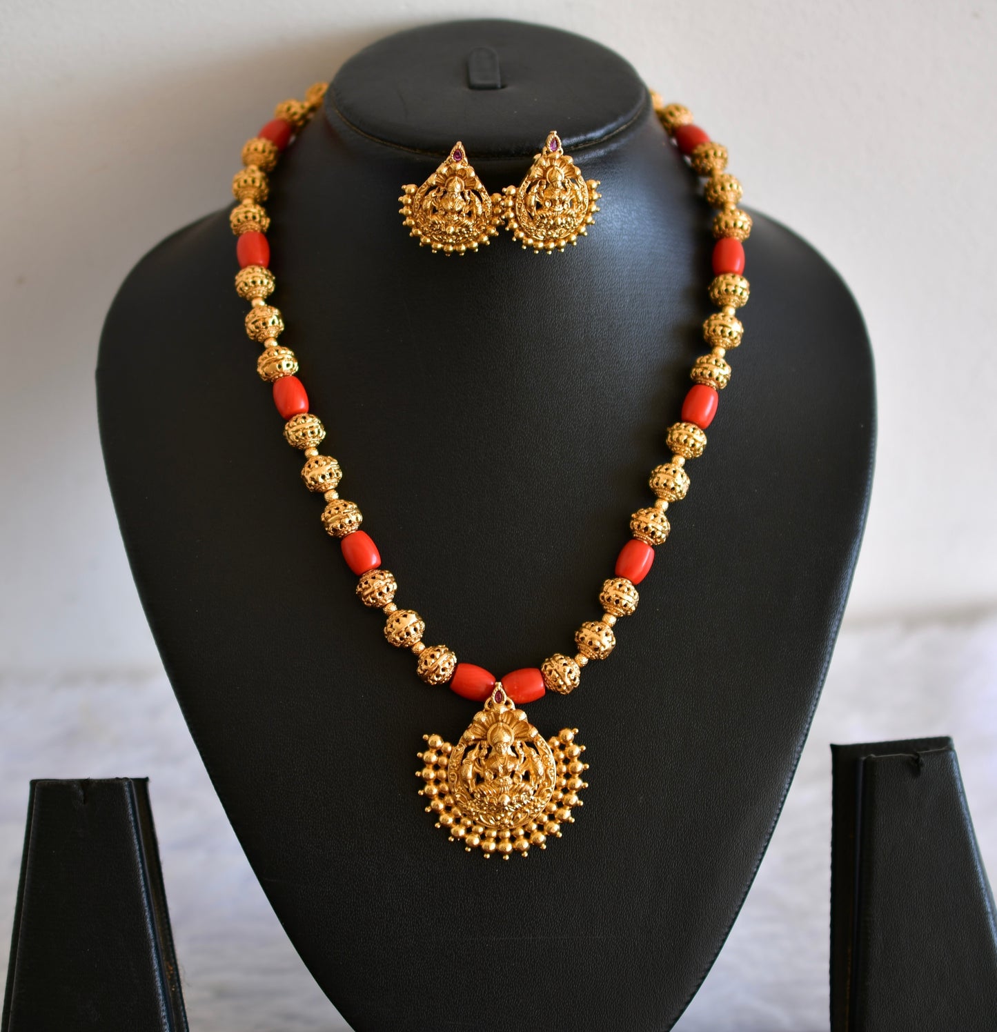 Antique gold tone flower coral beaded lakshmi necklace set dj-52694
