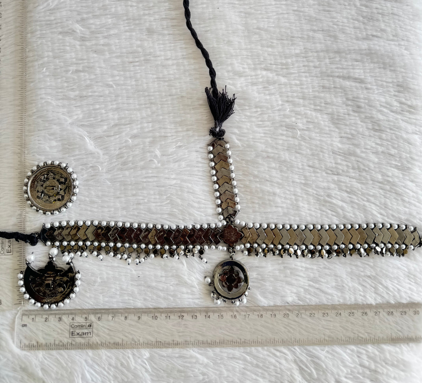 Black finish real kemp-green-white pearl maang tikka dj-52013