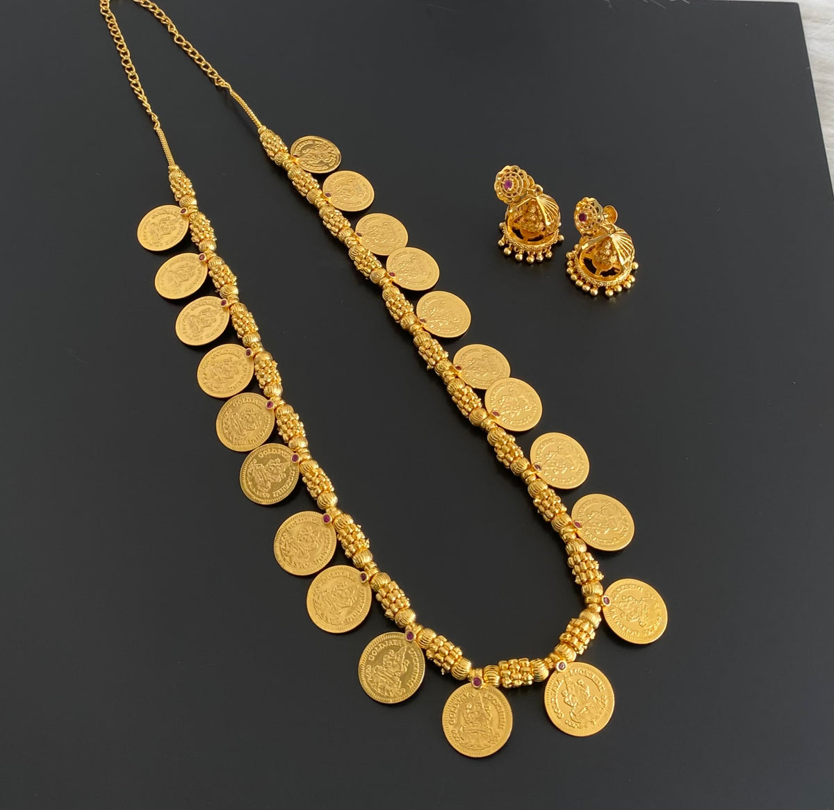 Gold tone pink stone lakshmi coin short haar set dj-55027