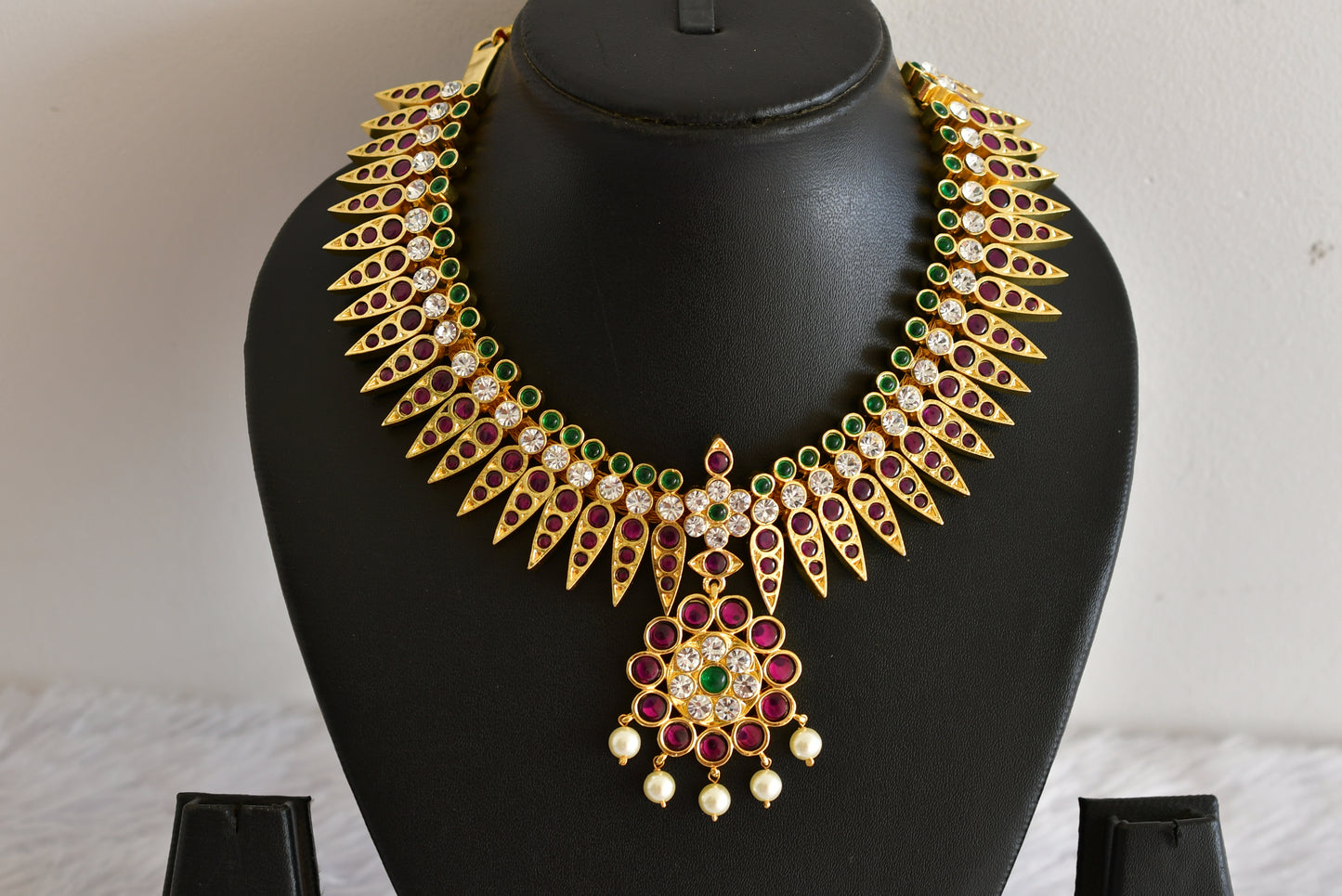 Gold tone precious kemp-green-white pearl mulla mottu big necklace dj-52259