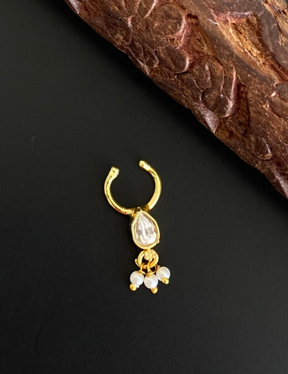 Gold tone white stone pearl nose pin/bulakku dj-53812