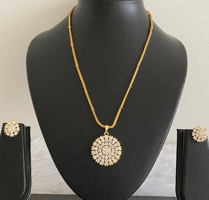 Gold tone 18 inches chain with white stone round pendant set dj-54030