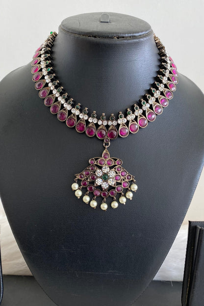 Black finish precious kemp-green-white pearl flower necklace dj-54693