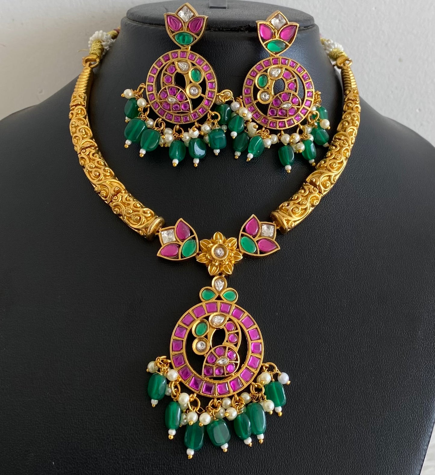 Antique gold tone kante kundan jadau green beaded peacock necklace set dj-54076