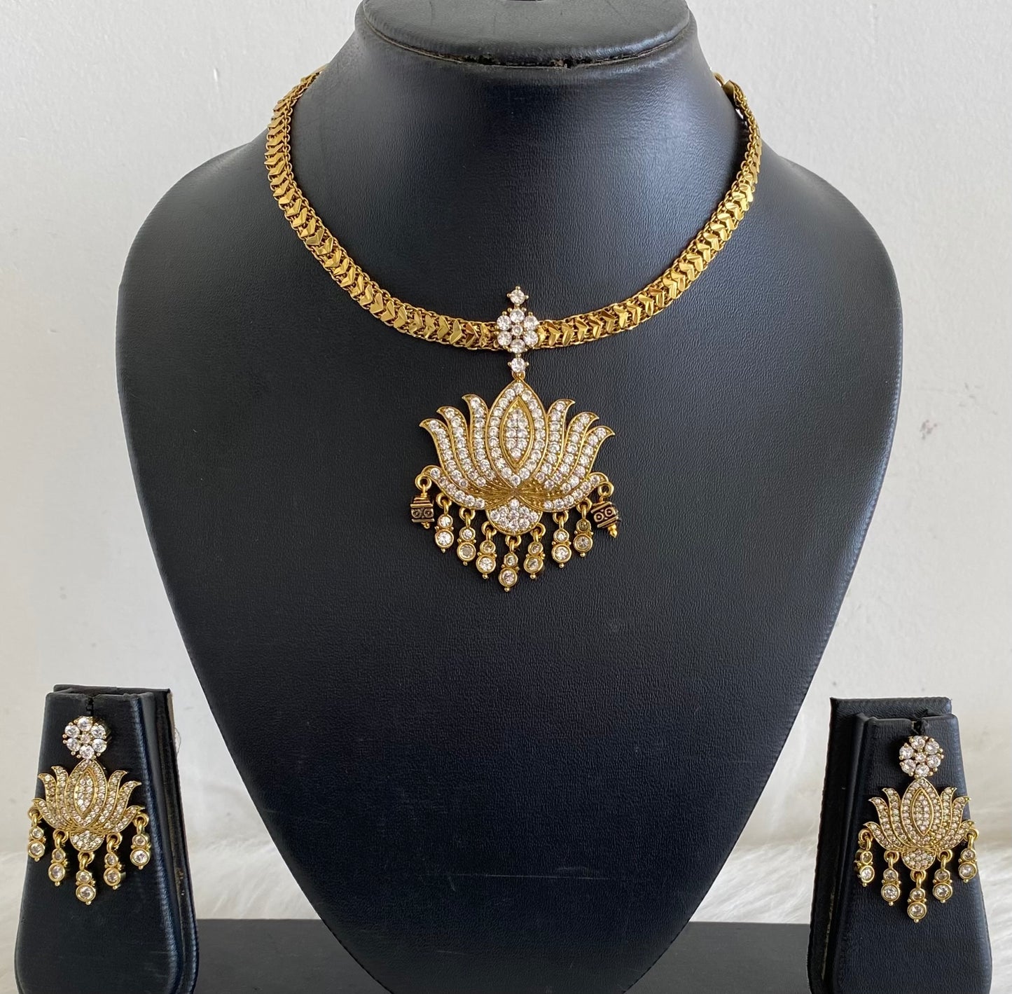 Dark antique finish white stone lotus necklace set dj-54640