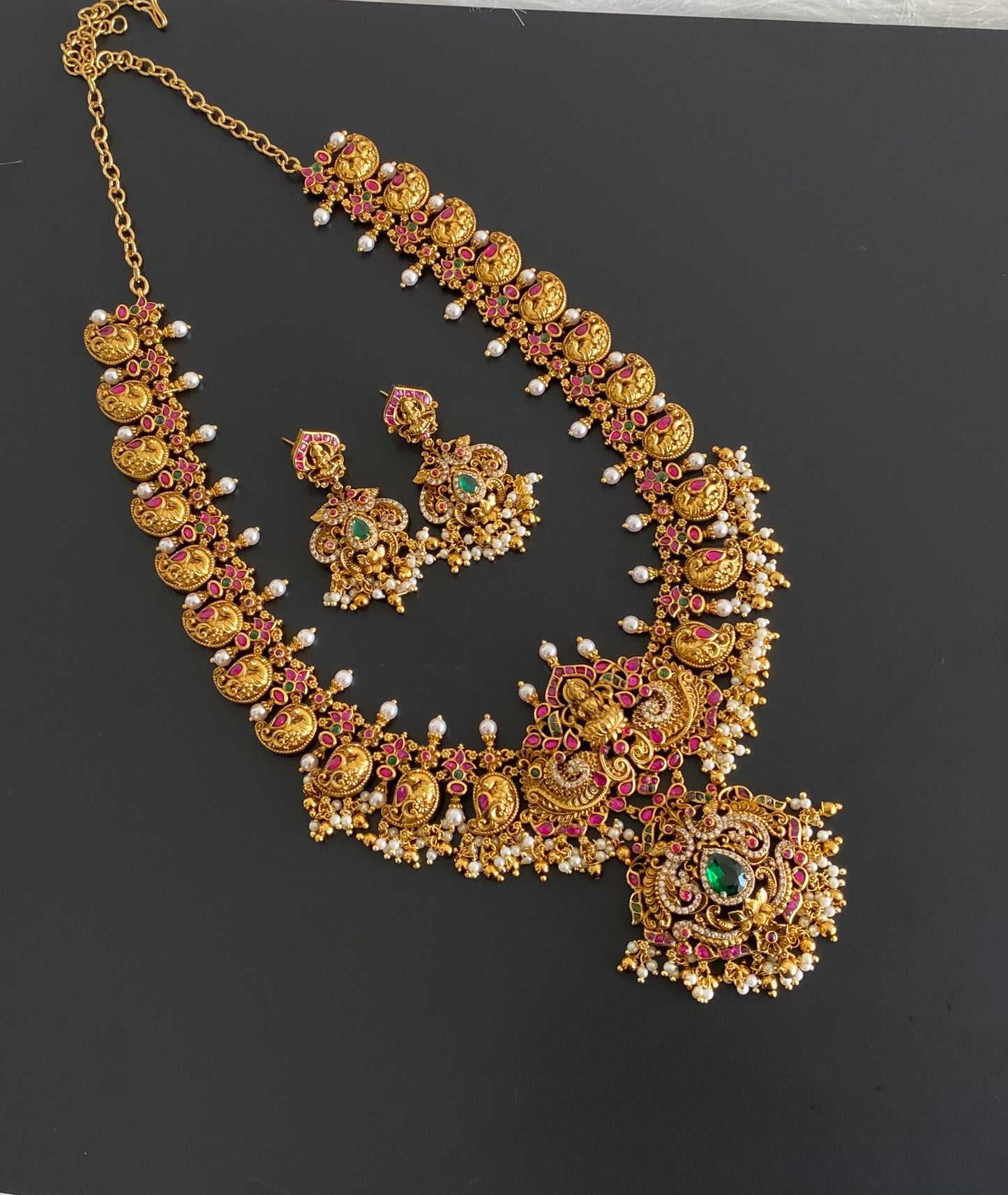 Gold look alike kundan jadau short haar set dj-54606