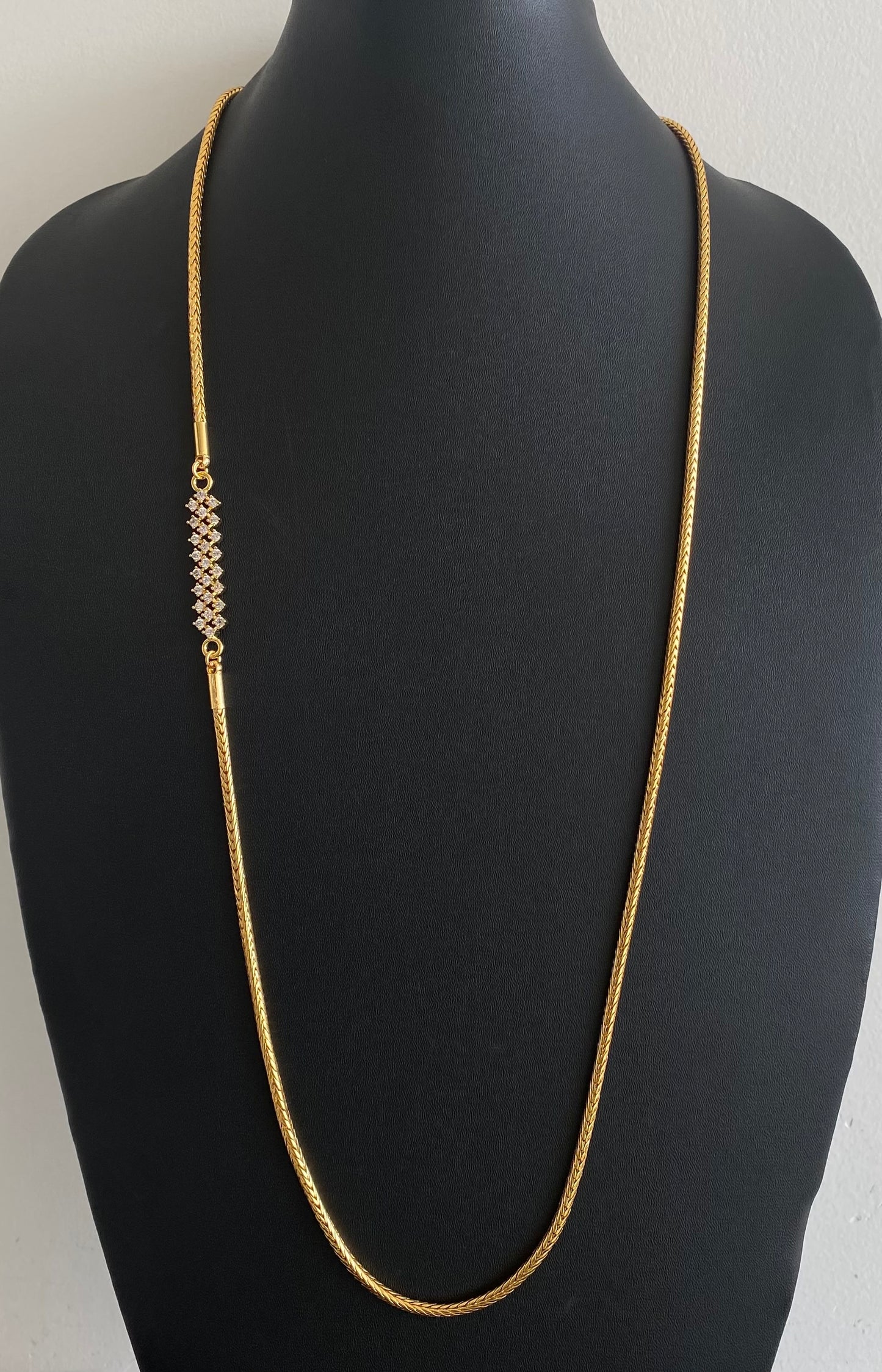 Gold tone white stone 30 inches mugappu chain dj-54421