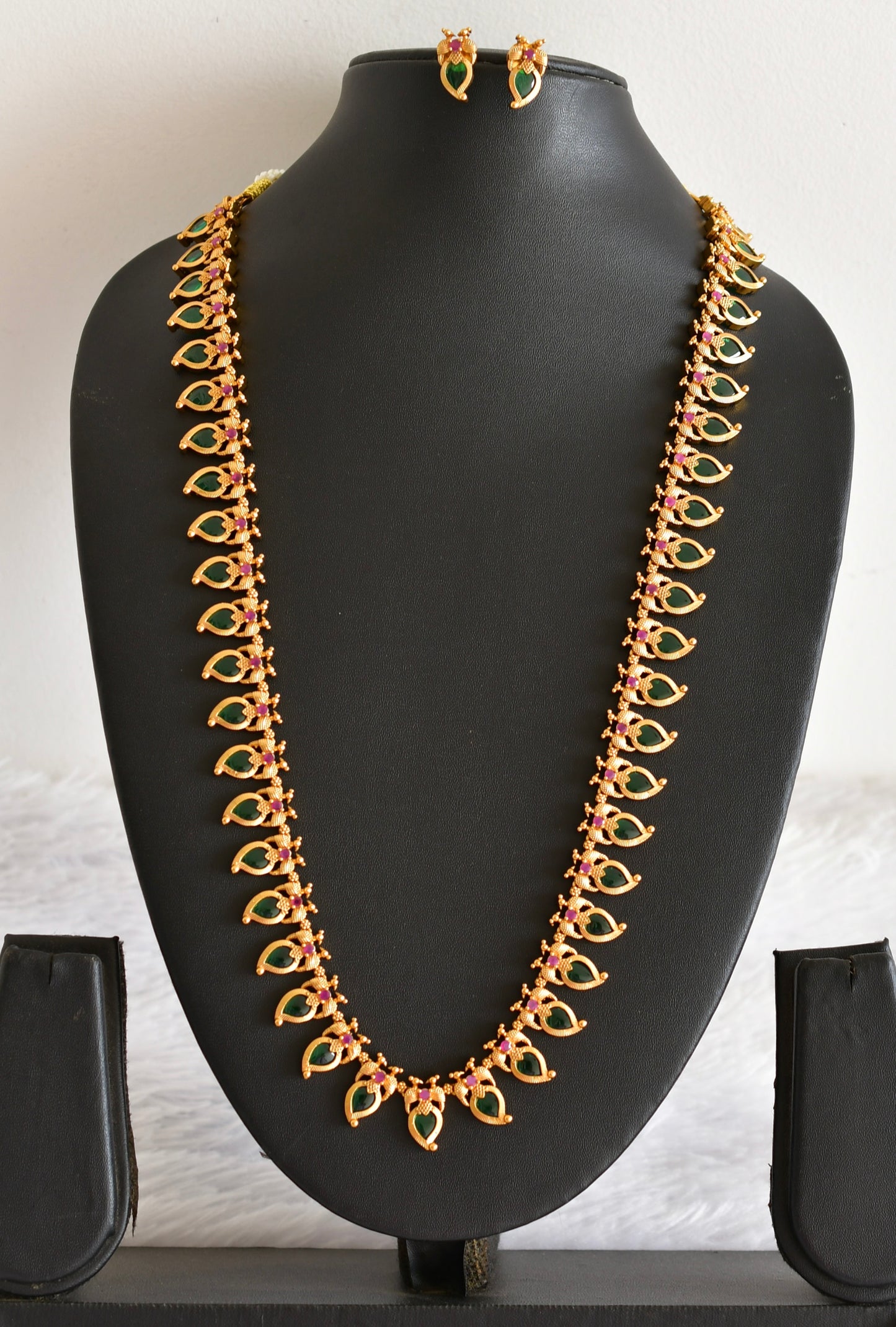 Matte finish pink-green peacock mango haar set dj-52437