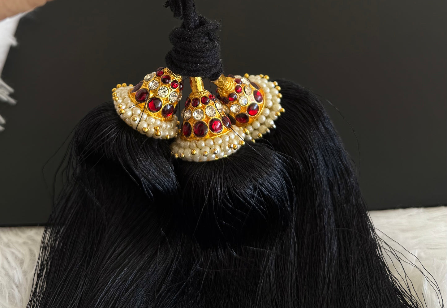 Gold tone kemp-white pearl bridal kuppulu (Hair accessory) dj-52755