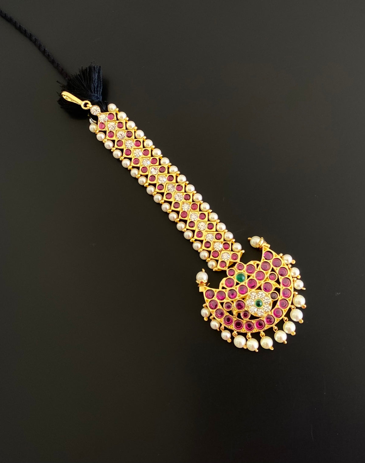 Gold tone precious kemp-green-white moon pearl tikka dj-54714